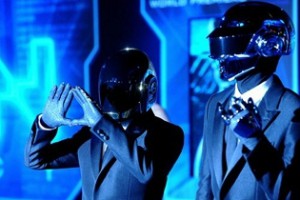 A Daft Punk sztárja szerzi Lindsay Lohan rövidfilmjének zenéjét