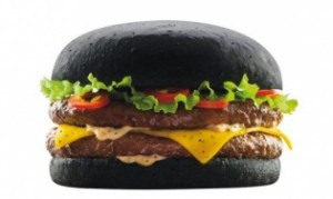 Fekete hamburger és csodás sajtok a francia gyorséttermekben