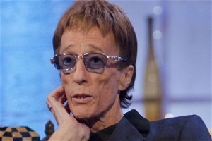 Elhunyt Robin Gibb
